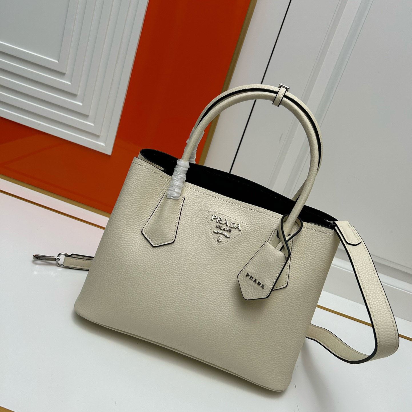 Pra*a shopping bags